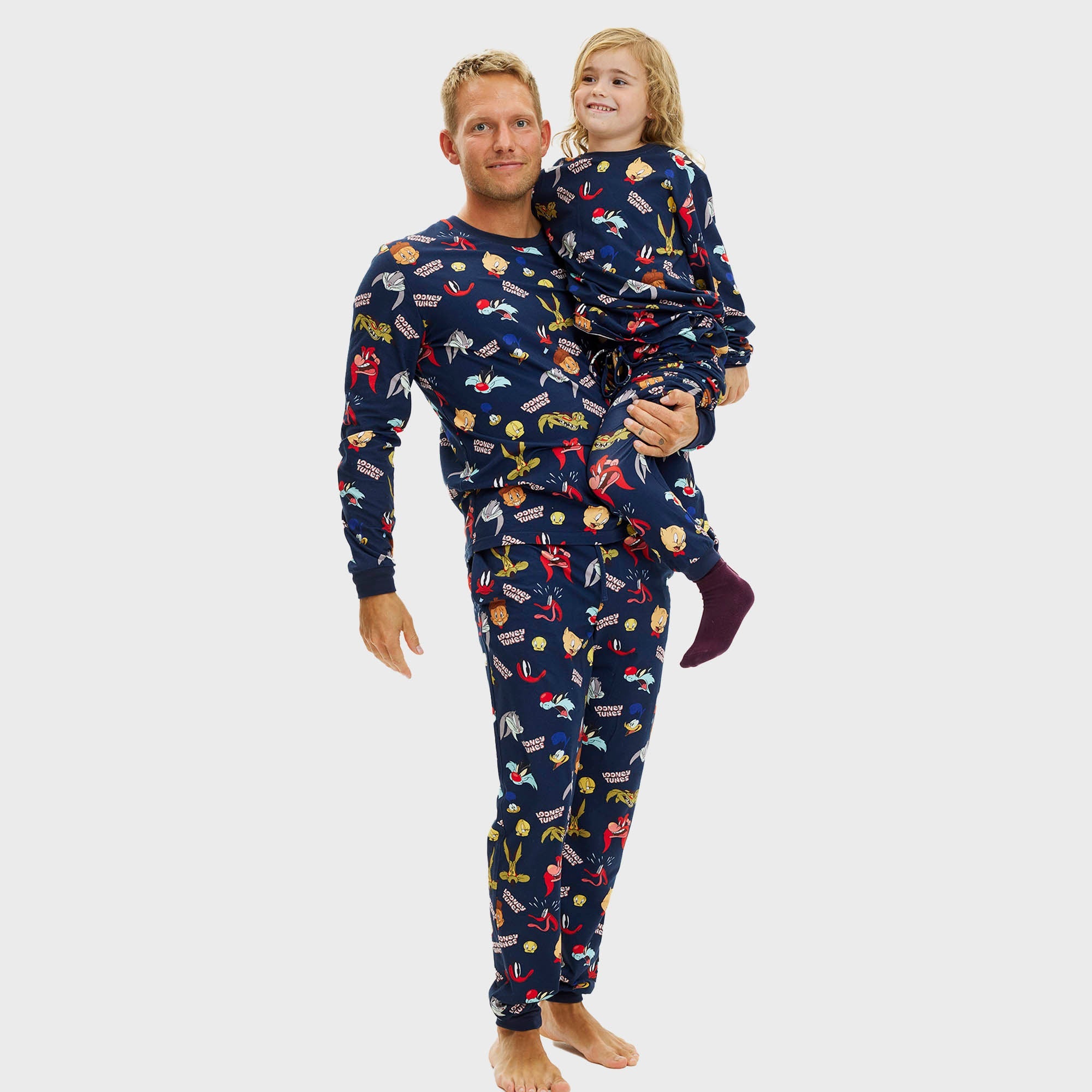 Dunkelblaue Looney Tunes Weihnachts-Pyjamas für Kinder und Herren mit buntem Cartoon-Print.
